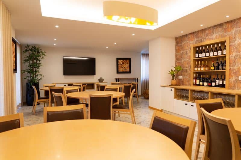 Espaço tranquilo, exclusivo e elegante, ideal para reuniões de negócios, workshops, formações e eventos mais íntimos.